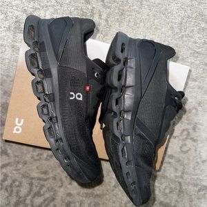 Size 10.5 On cloudstratus. Used mainly on indoor treadmill.